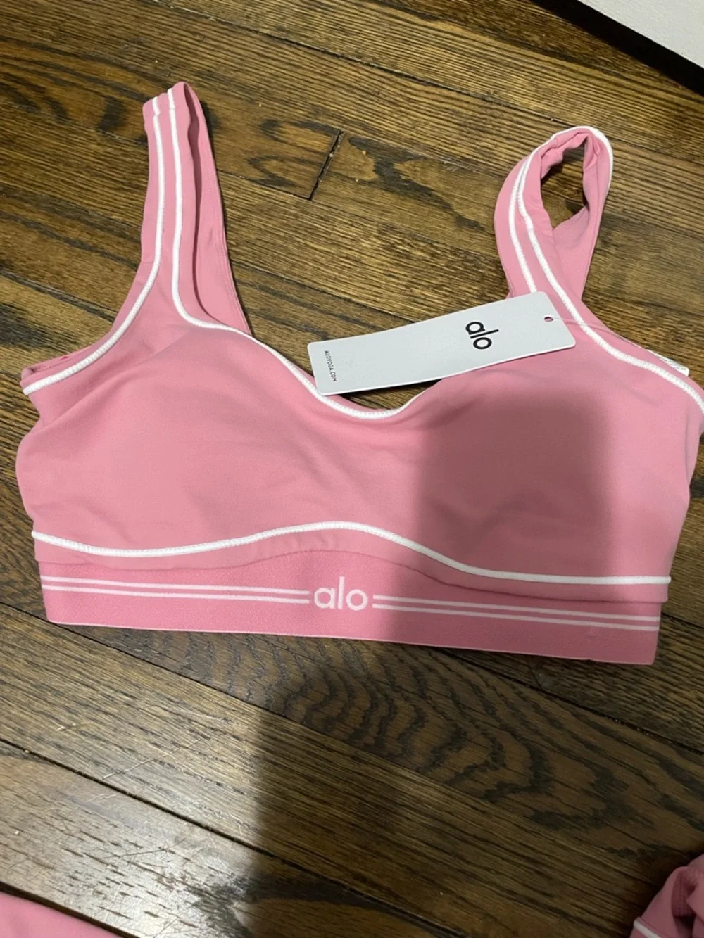 ALO Yoga Pink Seamless Piping Sports Bra & leggings! + Fast shipping!! - Picture 4 of 5